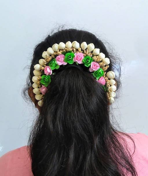 Beautiful Multicolor Rose Gold Gajra | Grocsy