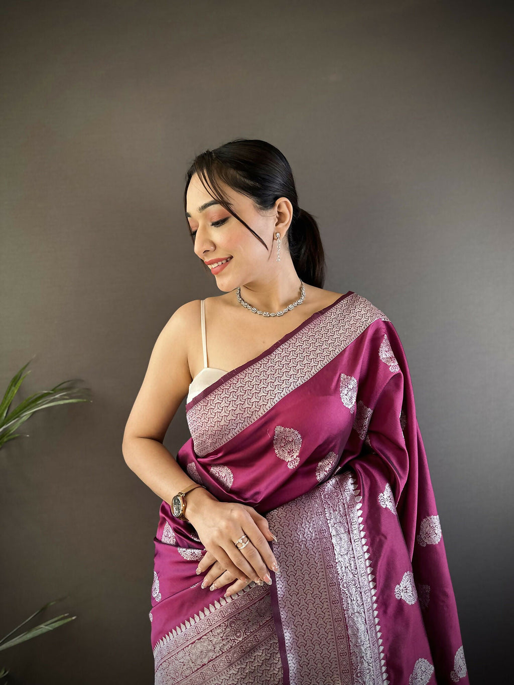 Joban Fashion Magenta Floral Motifs Soft Silk Banarasi Saree | Grocsy