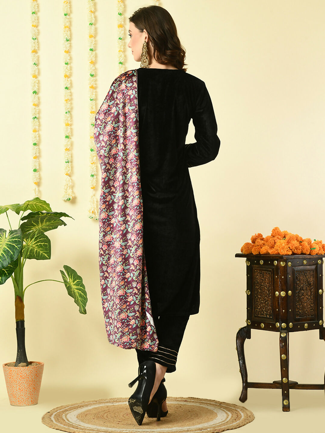 Myshka Women's Black Velvet Kurta & Trousers With Dupatta Party Sets | Grocsy