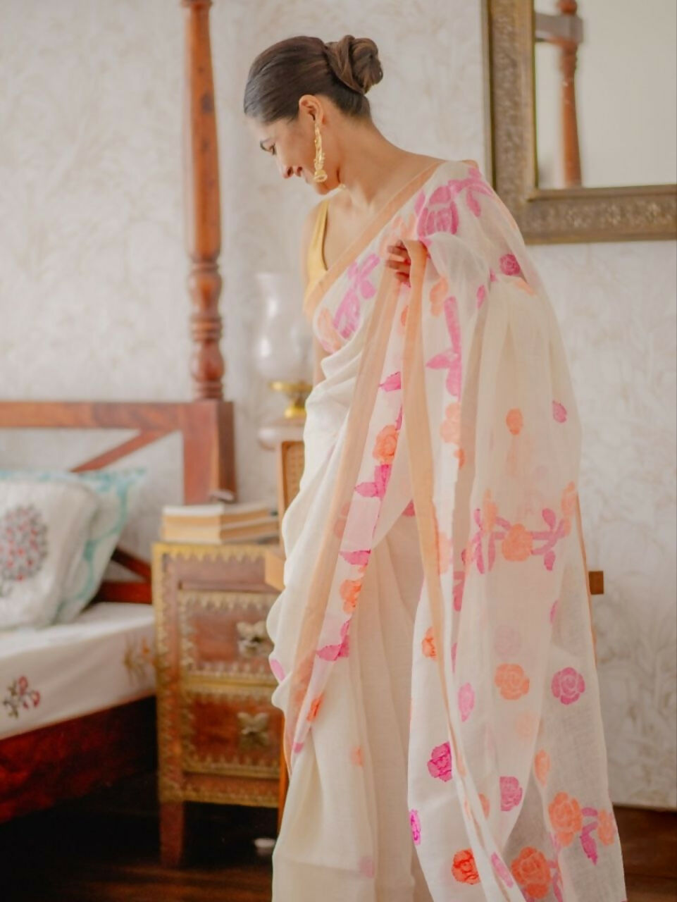 Prime Volt Women's Off-White Floral Digital Print Soft Linen Saree With Blouse | Grocsy