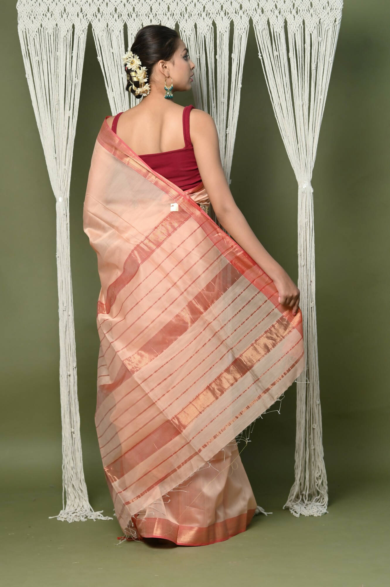 Very Much Indian Handloom Cotton Silk Maheshwari Saree With Sleek Golden Border - Beige | Grocsy