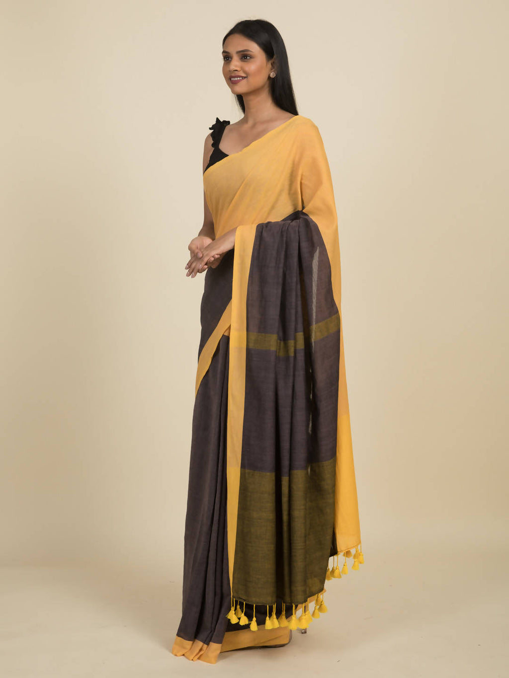 Suta Grey Yellow Colourblocked Pure Cotton Saree | Grocsy