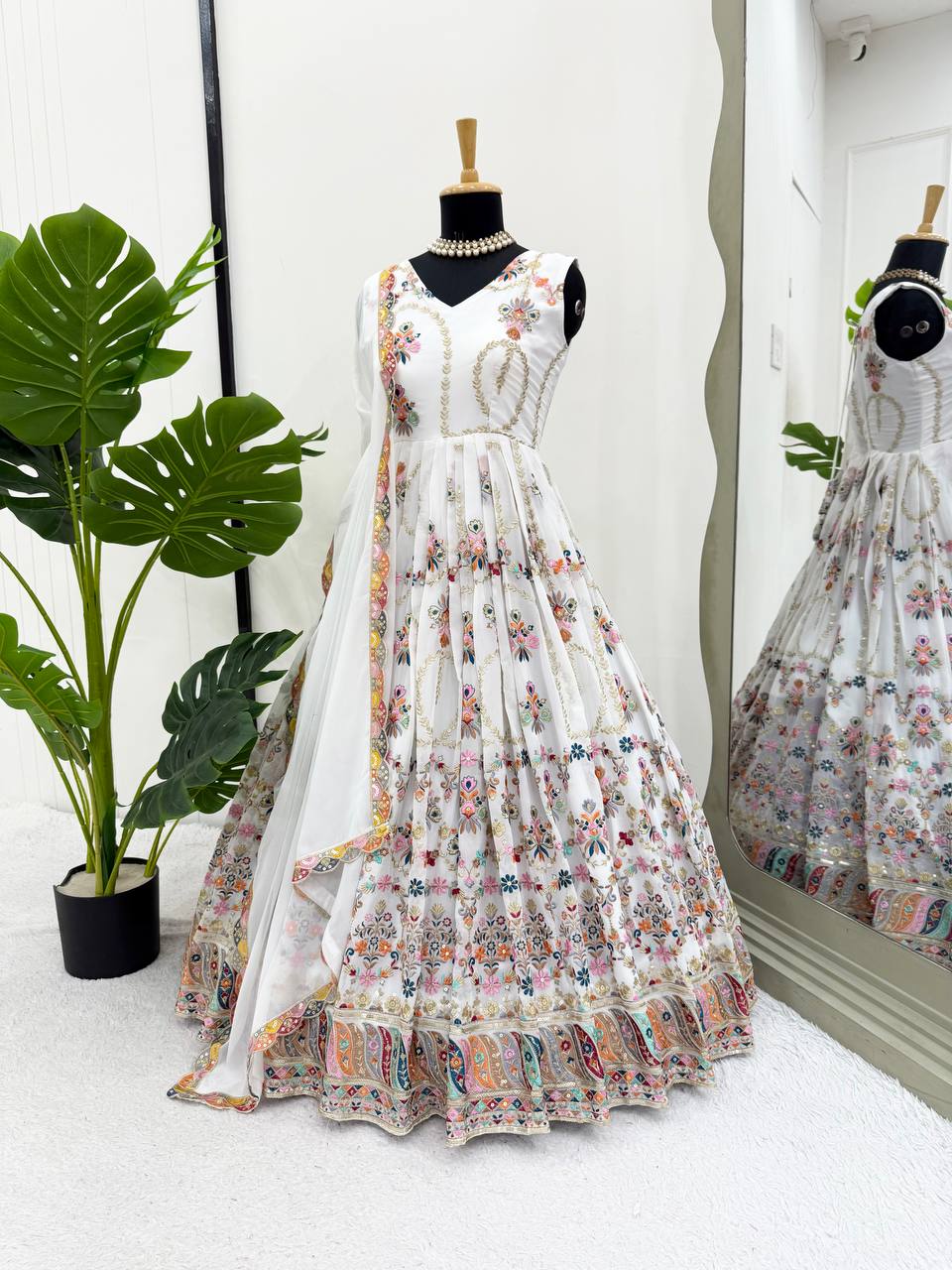 Prazu Fashion Off White Georgette Thread Sequin Anarkali Suit | Grocsy