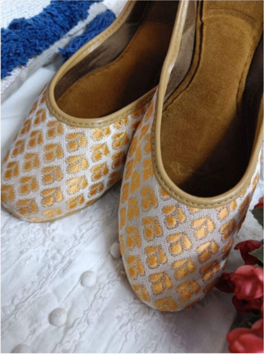 Desi Colour Women Indian Ethnic Footwear-Cushioned Peach Brocket | Grocsy