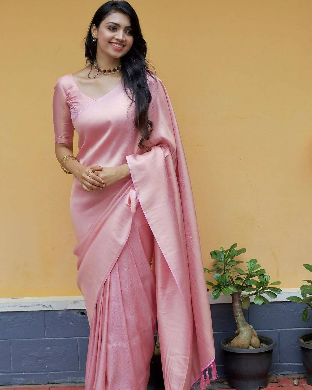DEIANA'S Beautiful Designer Golden zari Soft Lichi Silk Saree - Pink | Grocsy