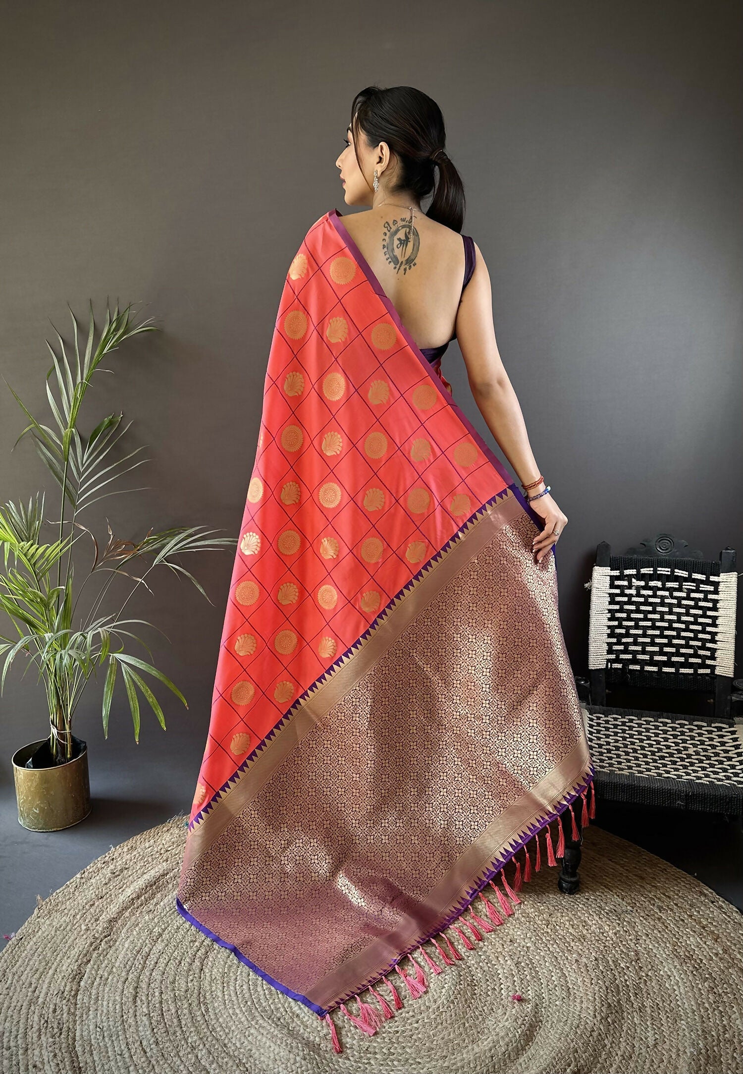 Joban Fashion Pink Checked & Circular Motifs Soft Silk Banarasi Saree | Grocsy