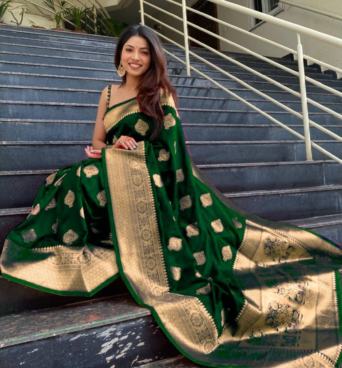 Vamika Weaving Banarasi Jacquard Green Kanjivaram Saree | Grocsy