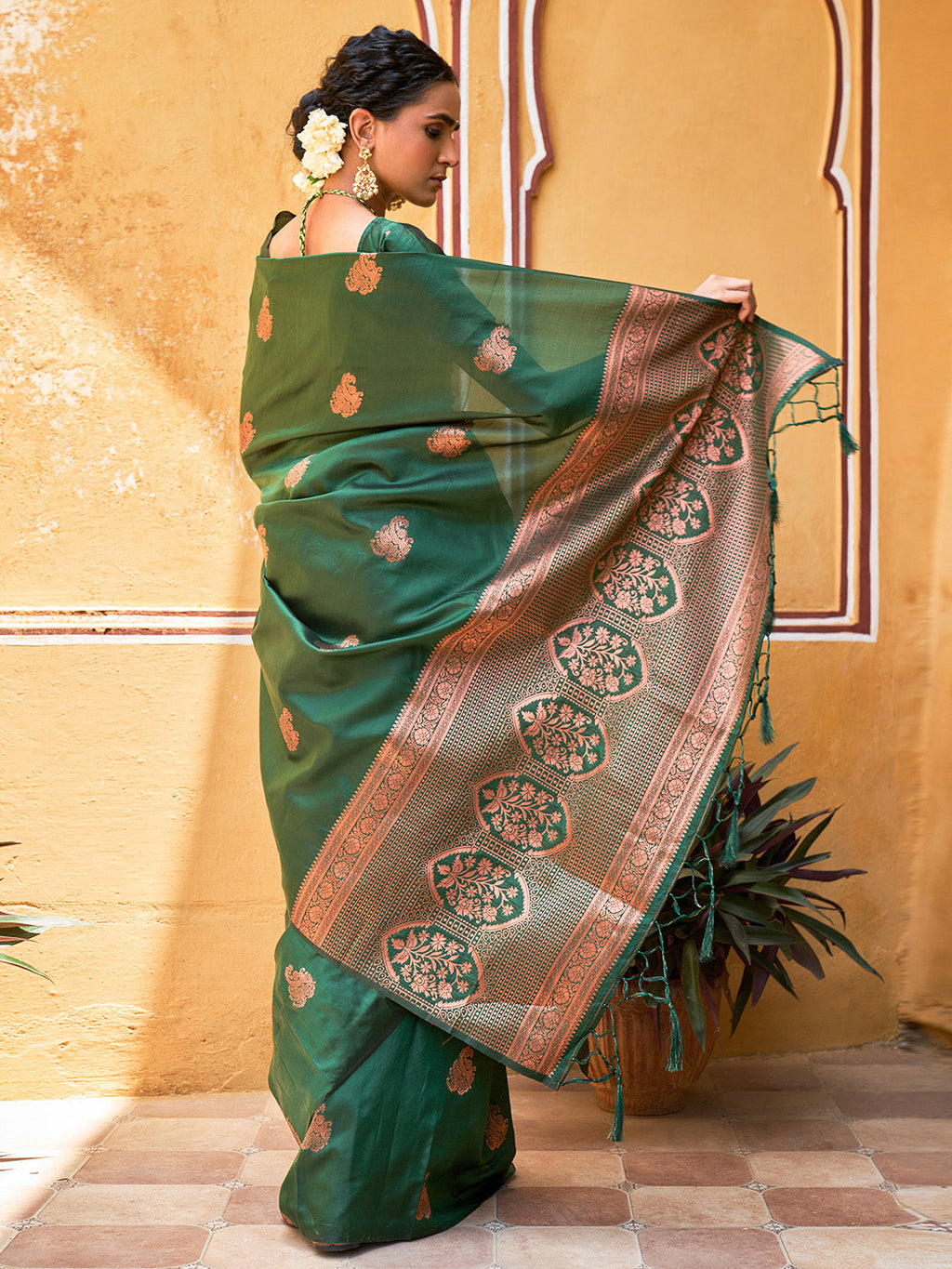 Janasya Green Kanjeevaram Silk Woven Ethnic Motifs Kanjeevaram Silk Saree | Grocsy