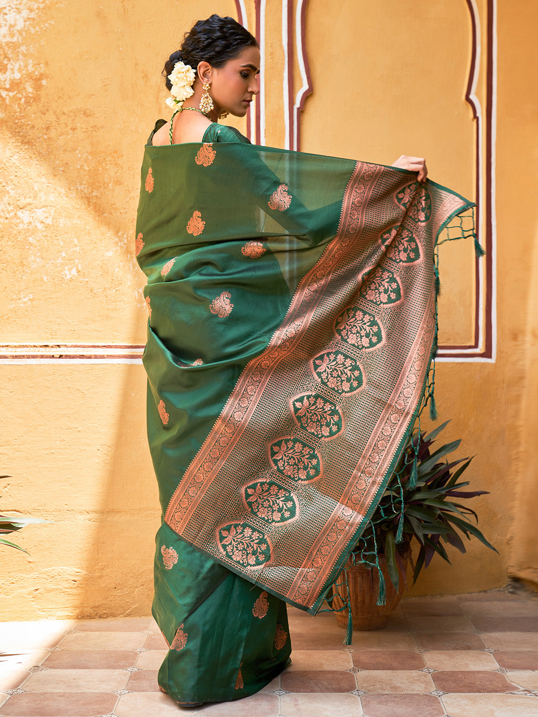 Janasya Green Kanjeevaram Silk Woven Ethnic Motifs Kanjeevaram Silk Saree | Grocsy