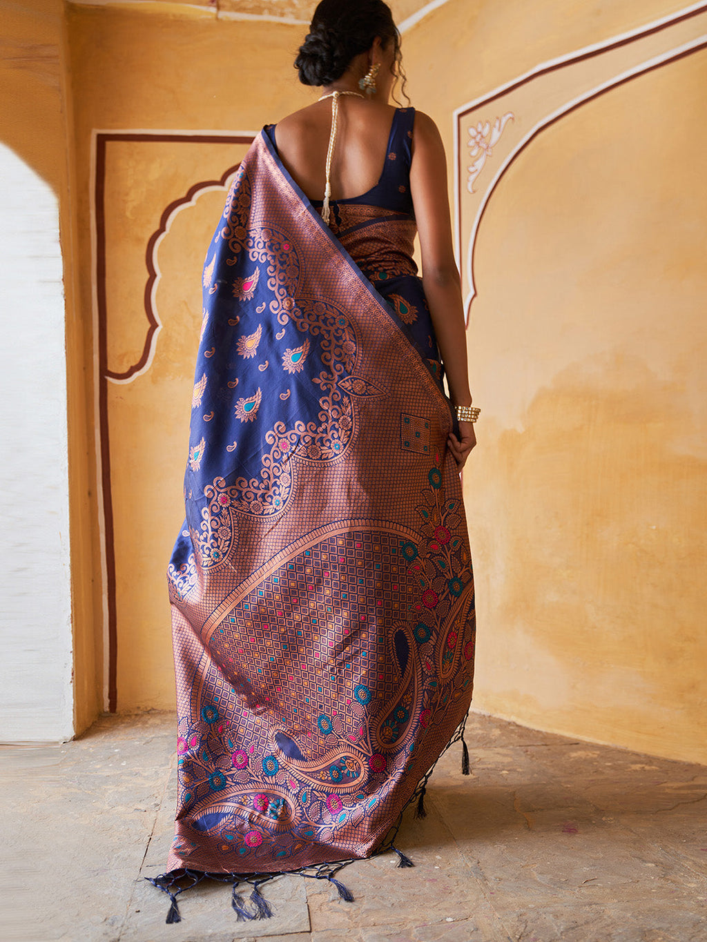 Janasya Navy Blue Banarasi Silk Woven Dual Tone Floral Design Banarasi Silk Saree | Grocsy