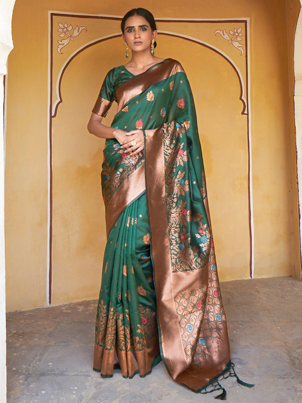 Janasya Green Banarasi Silk Woven Dual Tone Floral Design Banarasi Silk Saree | Grocsy