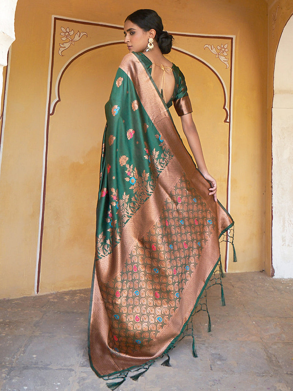 Janasya Green Banarasi Silk Woven Dual Tone Floral Design Banarasi Silk Saree | Grocsy