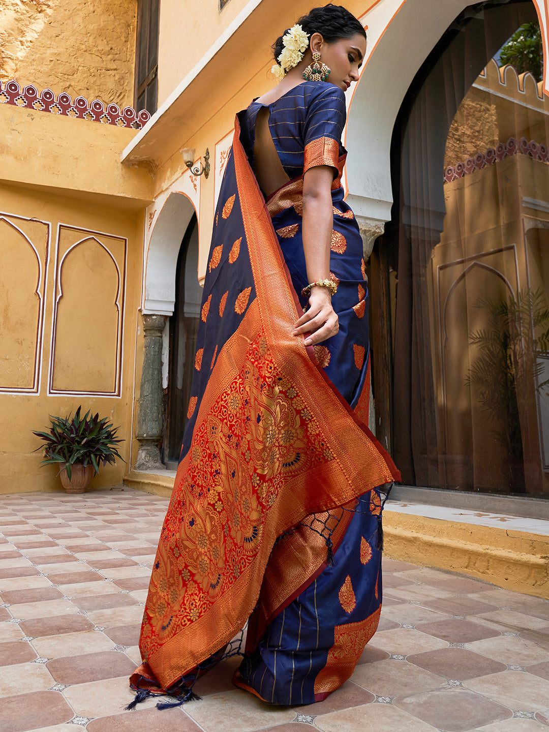 Janasya Navy Blue Silk Blend Woven Ethnic Motifs Woven Design Saree | Grocsy