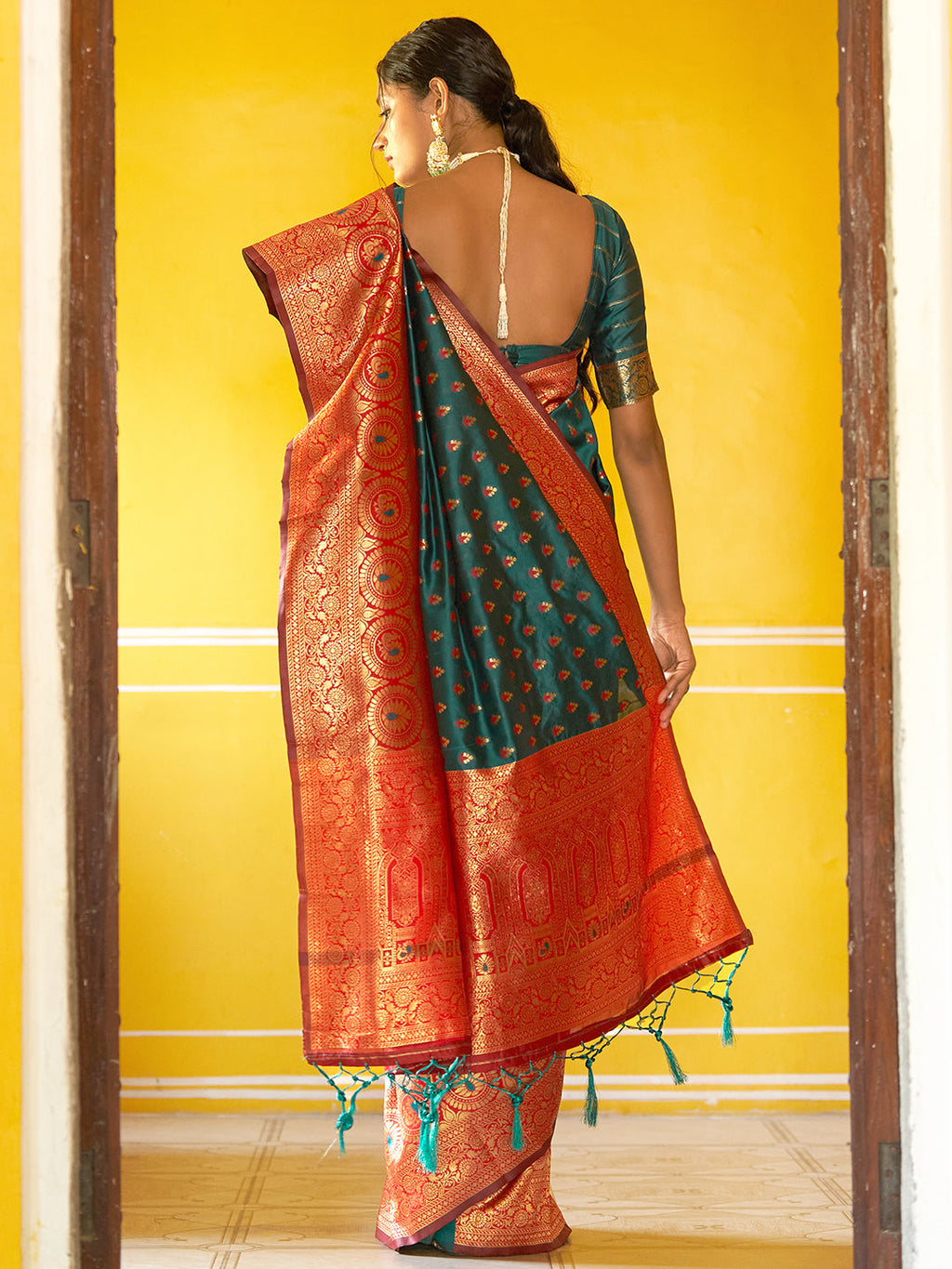 Janasya Green Silk Blend Woven Ethnic Motifs Woven Design Saree | Grocsy