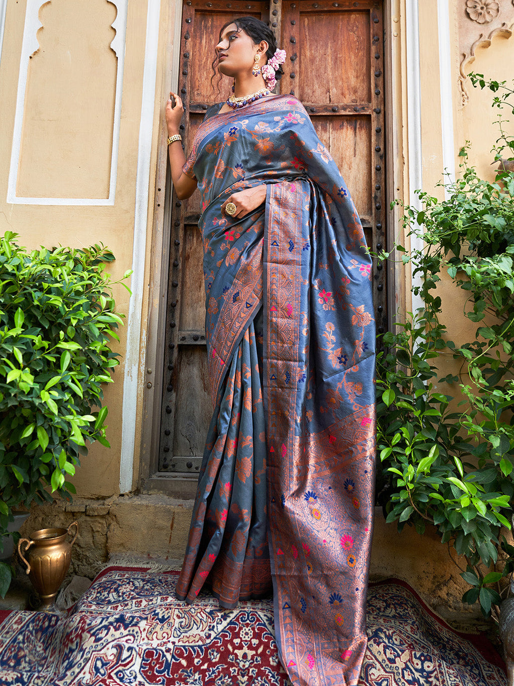 Janasya Grey Banarasi Silk Woven Dual Tone Floral Design Banarasi Silk Saree | Grocsy