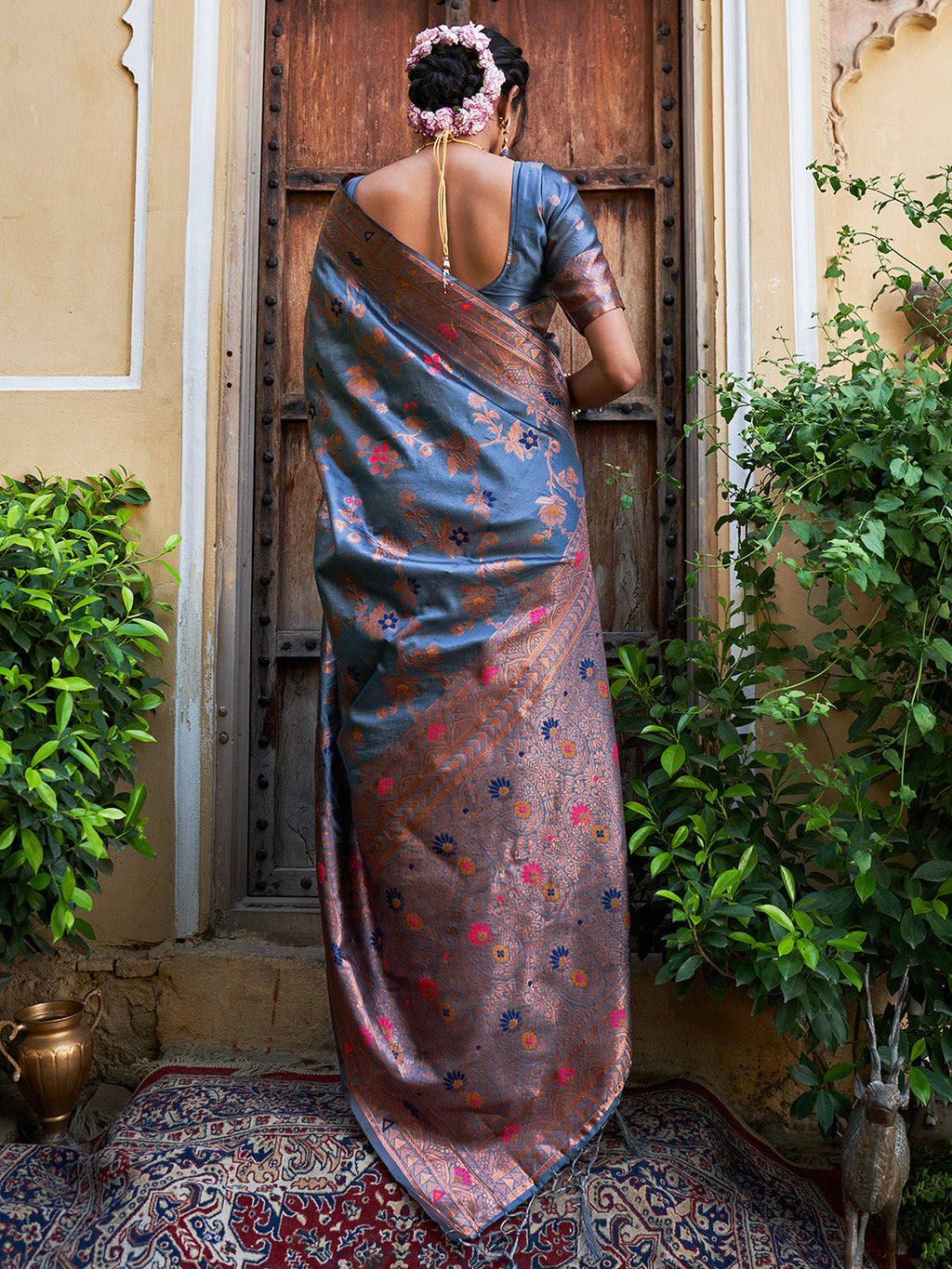 Janasya Grey Banarasi Silk Woven Dual Tone Floral Design Banarasi Silk Saree | Grocsy