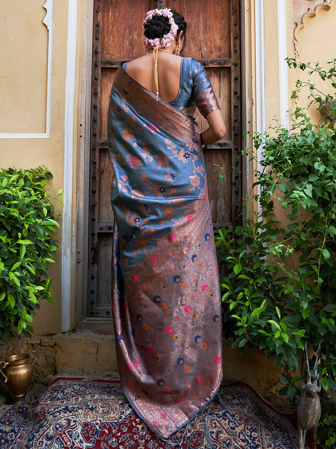 Janasya Grey Banarasi Silk Woven Dual Tone Floral Design Banarasi Silk Saree | Grocsy