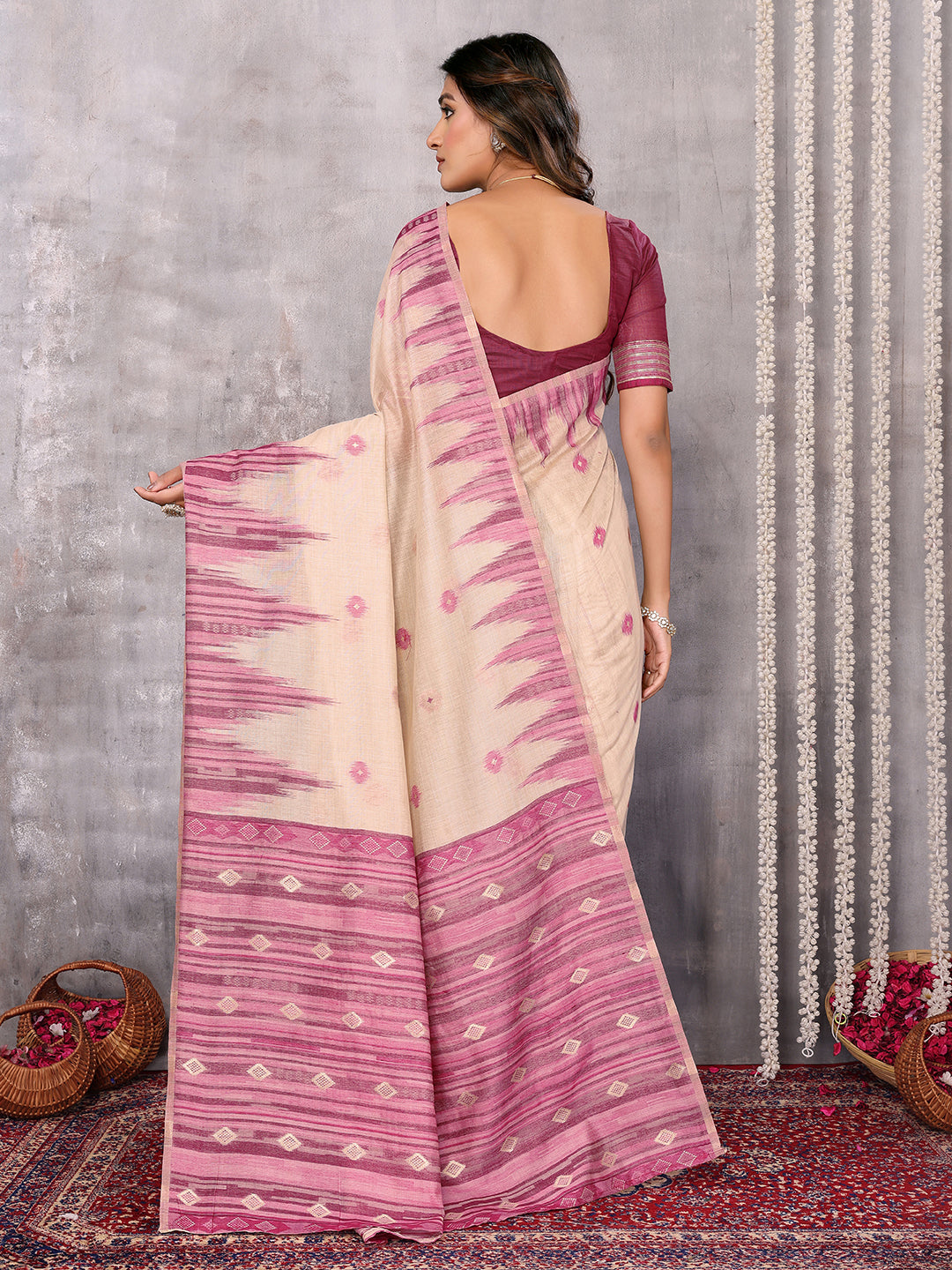 Janasya Beige & Mauve Cotton Linen Geometric Woven Saree | Grocsy