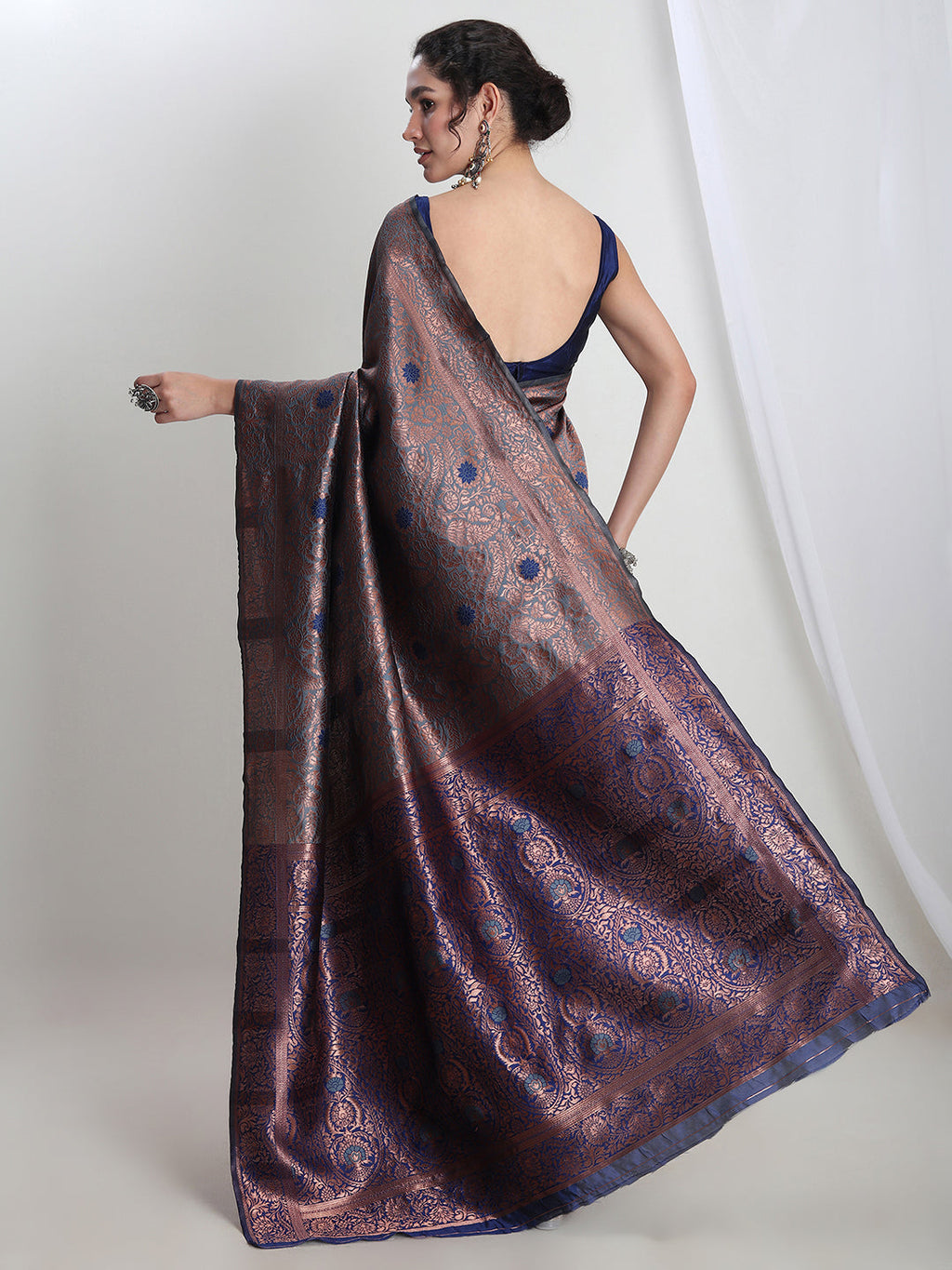 Janasya Grey Silk Blend Floral Jacquard Saree | Grocsy