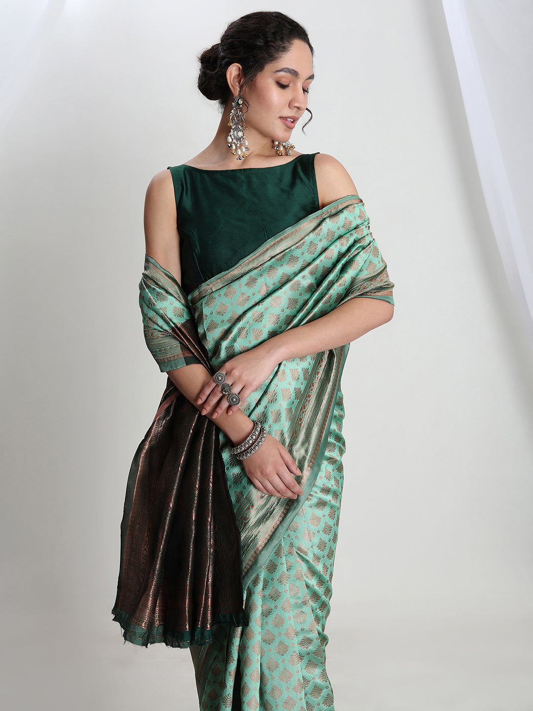 Janasya Light Green Silk Blend Ethnic Motifs Jacquard Saree | Grocsy