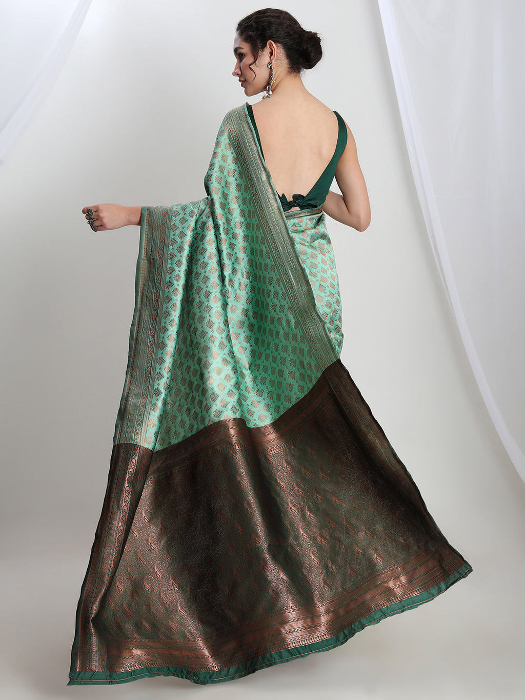 Janasya Light Green Silk Blend Ethnic Motifs Jacquard Saree | Grocsy