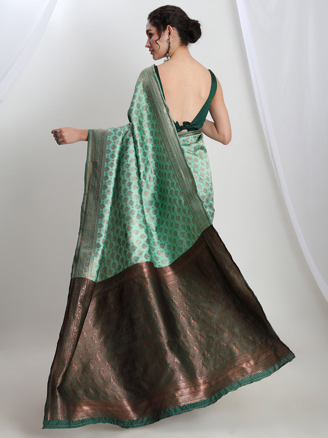 Janasya Light Green Silk Blend Ethnic Motifs Jacquard Saree | Grocsy