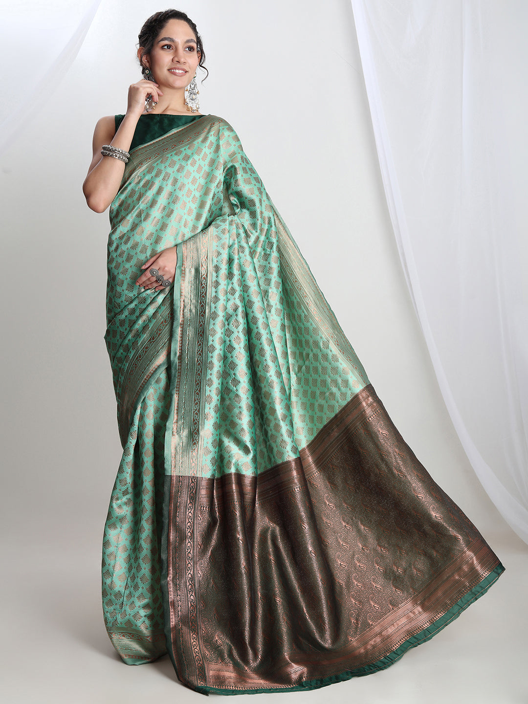 Janasya Light Green Silk Blend Ethnic Motifs Jacquard Saree | Grocsy