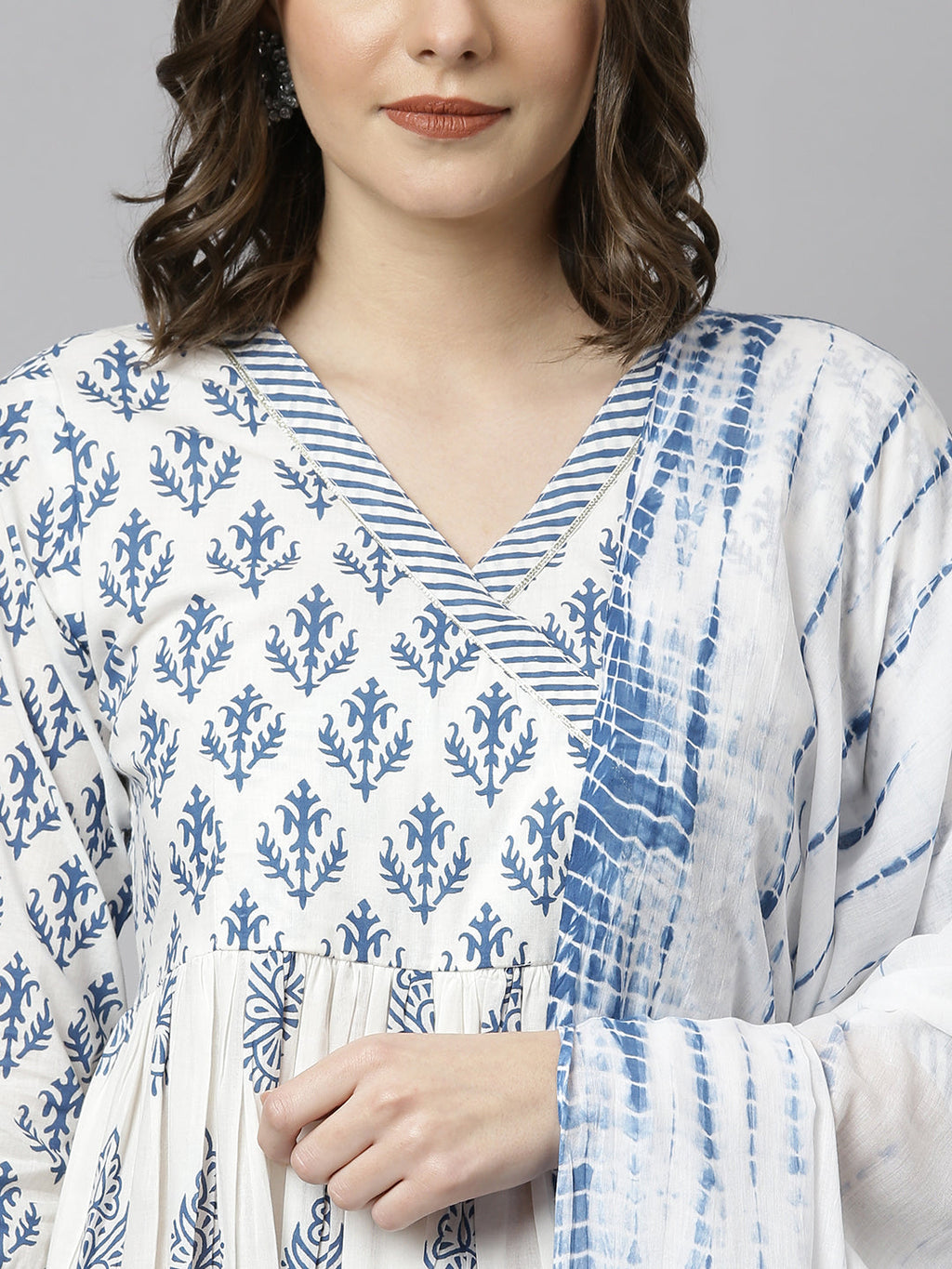 Janasya Women's White Cotton Block Print Kurta With Pant And Dupatta | Grocsy