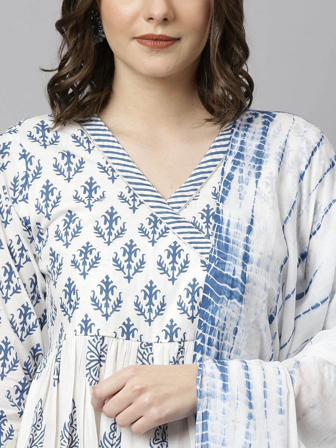 Janasya Women's White Cotton Block Print Kurta With Pant And Dupatta | Grocsy