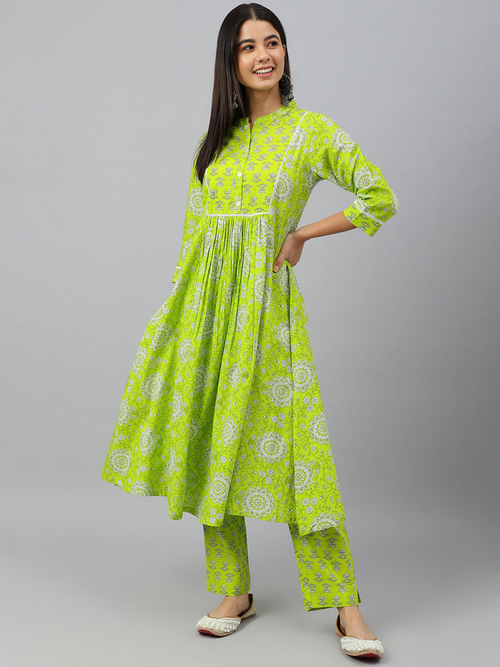 Janasya Women's Light Green Cotton Block Print Kurta With Pant | Grocsy