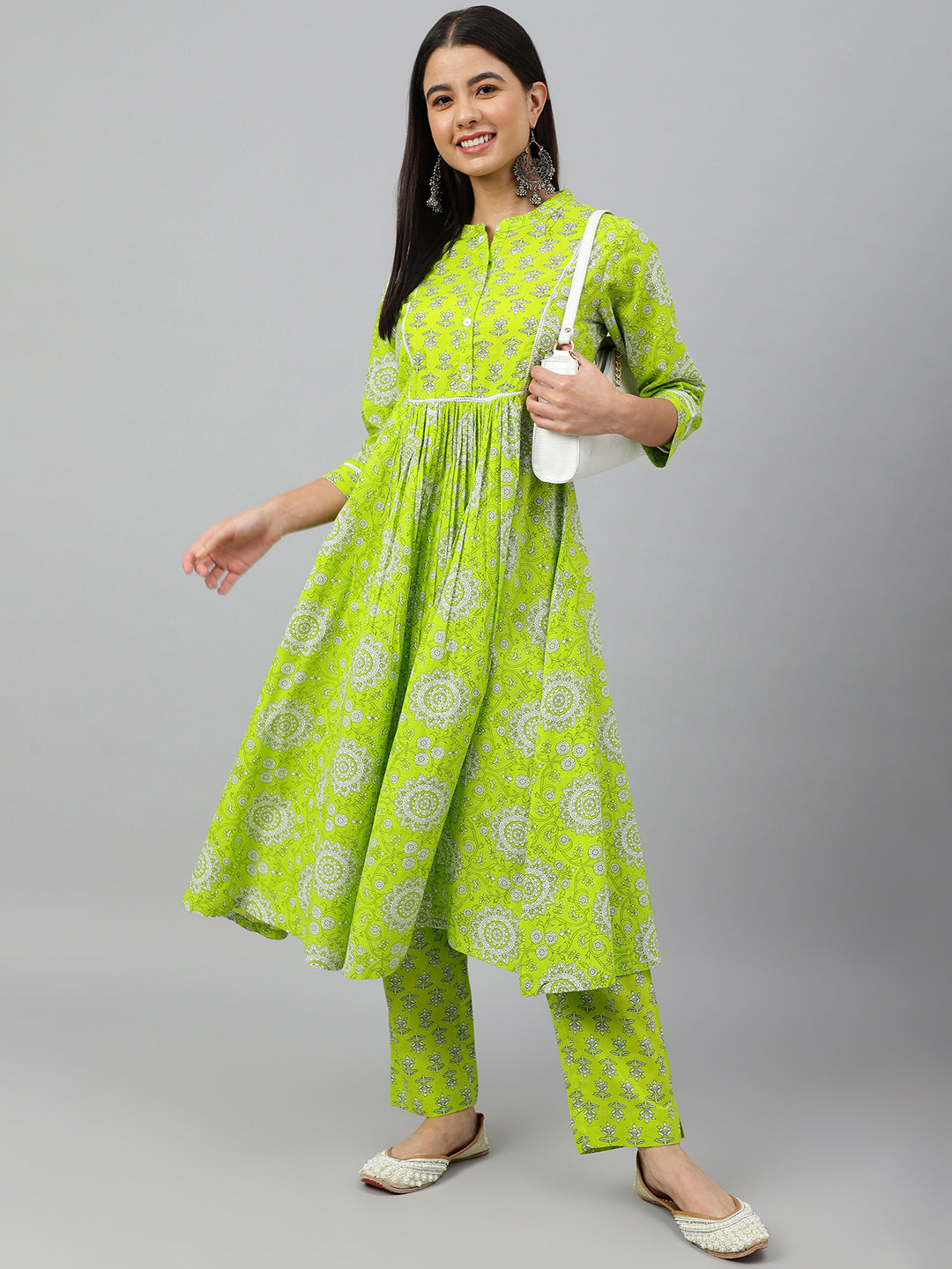 Janasya Women's Light Green Cotton Block Print Kurta With Pant | Grocsy