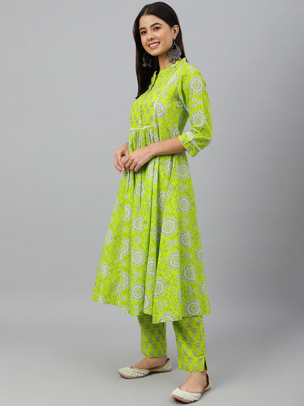Janasya Women's Light Green Cotton Block Print Kurta With Pant | Grocsy