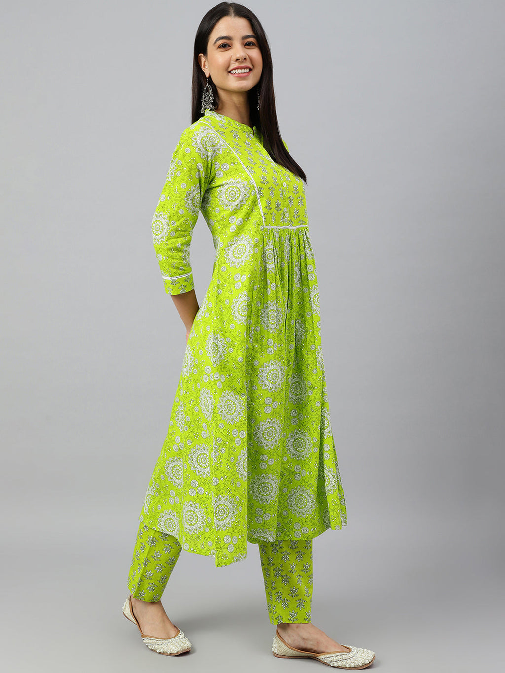 Janasya Women's Light Green Cotton Block Print Kurta With Pant | Grocsy