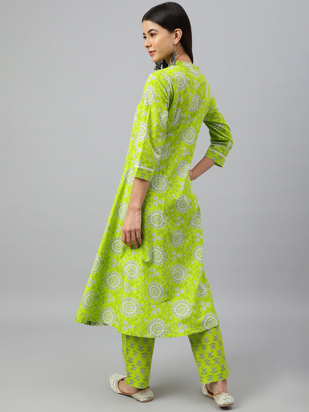 Janasya Women's Light Green Cotton Block Print Kurta With Pant | Grocsy