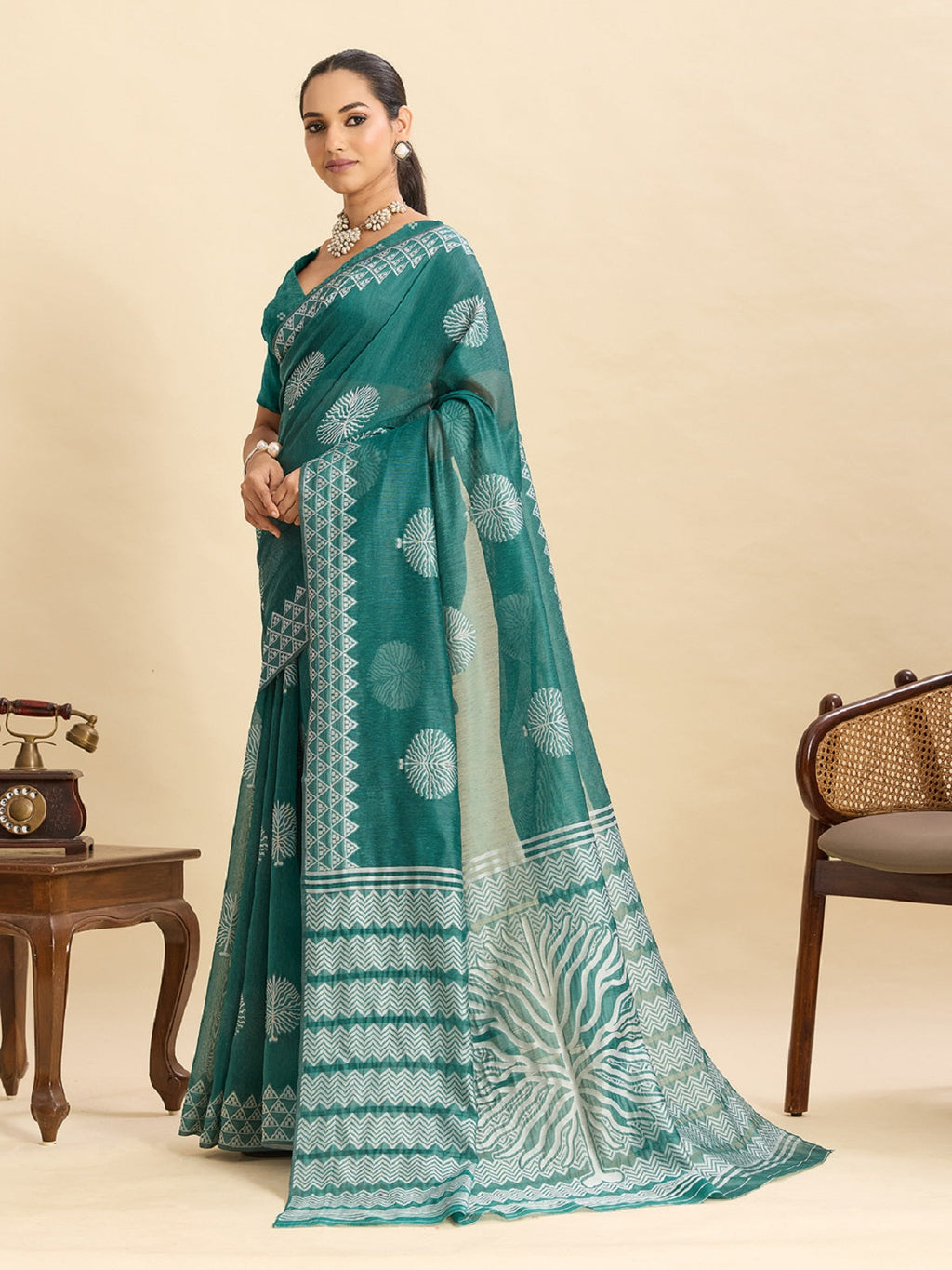 Dwija Fashion Green Casual Wear Soft Silk Bas Weaving Saree With Unstitched Blouse | Grocsy