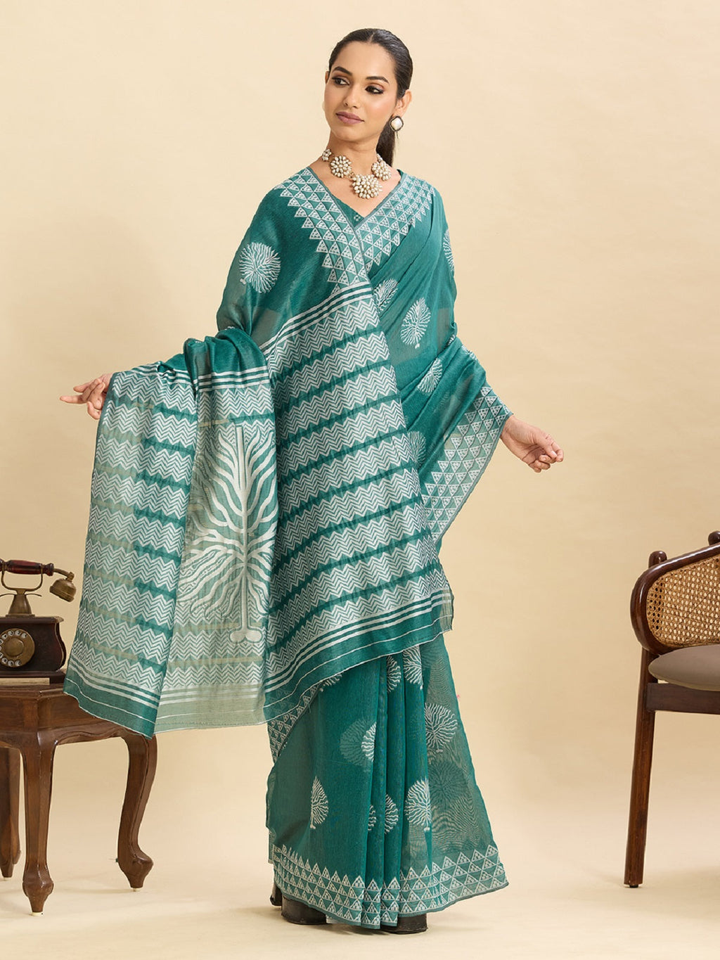 Dwija Fashion Green Casual Wear Soft Silk Bas Weaving Saree With Unstitched Blouse | Grocsy