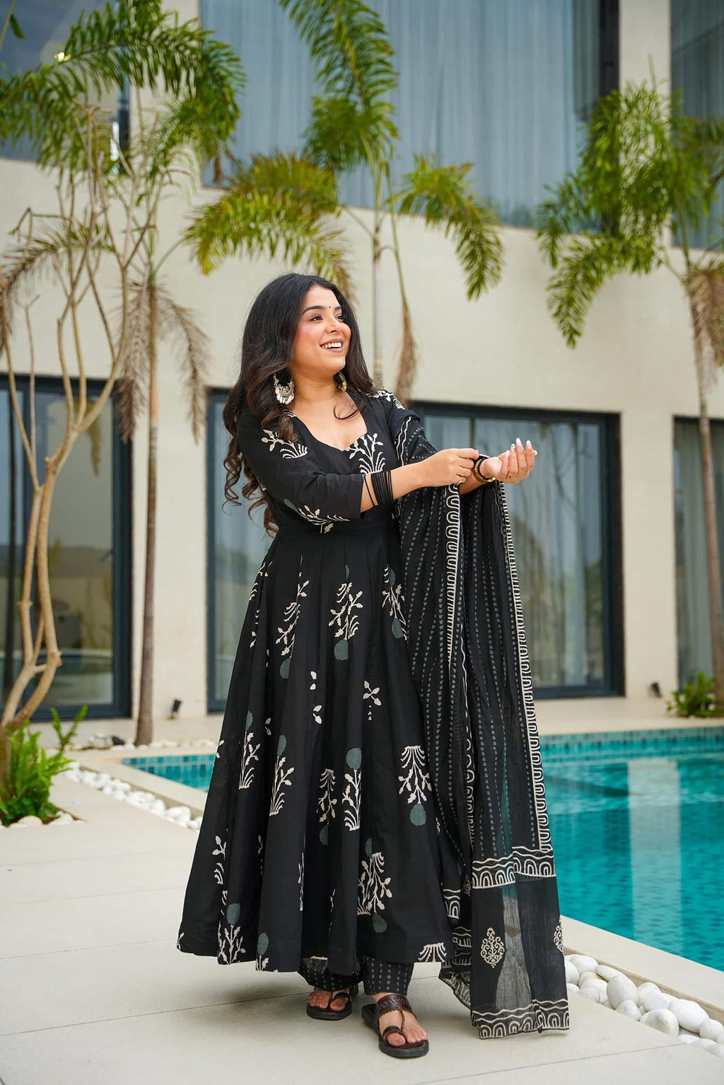Sonakshi Women's Black Mal cottan Digital Print Full Round Flair Anarkali Gown Set With Dupatta | Grocsy