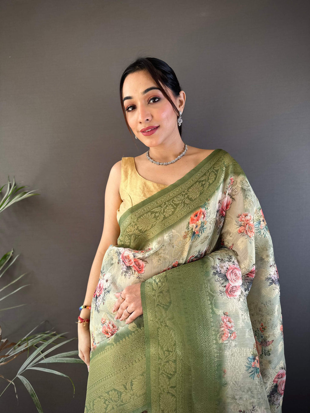 Sonakshi Women's Green Blend Silk Jacquard Woven Traditional Saree with Blouse | Grocsy