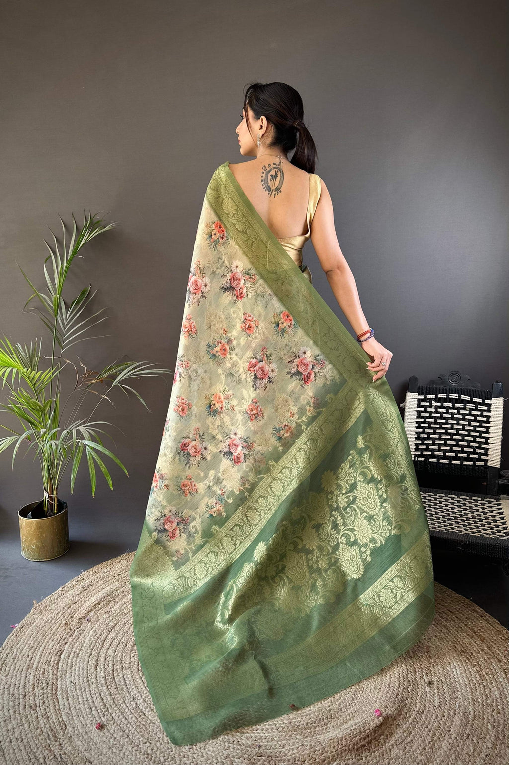 Sonakshi Women's Green Blend Silk Jacquard Woven Traditional Saree with Blouse | Grocsy