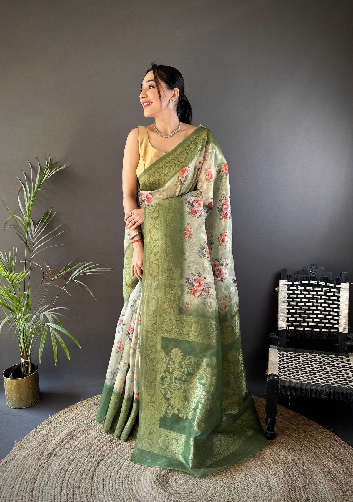 Sonakshi Women's Green Blend Silk Jacquard Woven Traditional Saree with Blouse | Grocsy