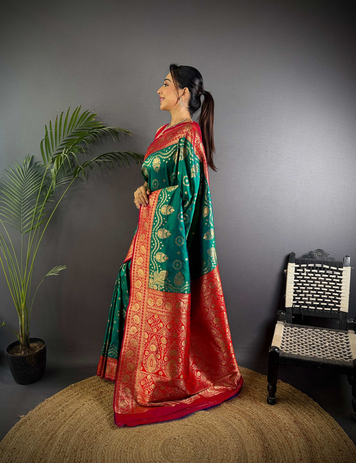 Sonakshi Women's Seagreen Banarasi Silk Zari Weaving Saree with Blouse | Grocsy