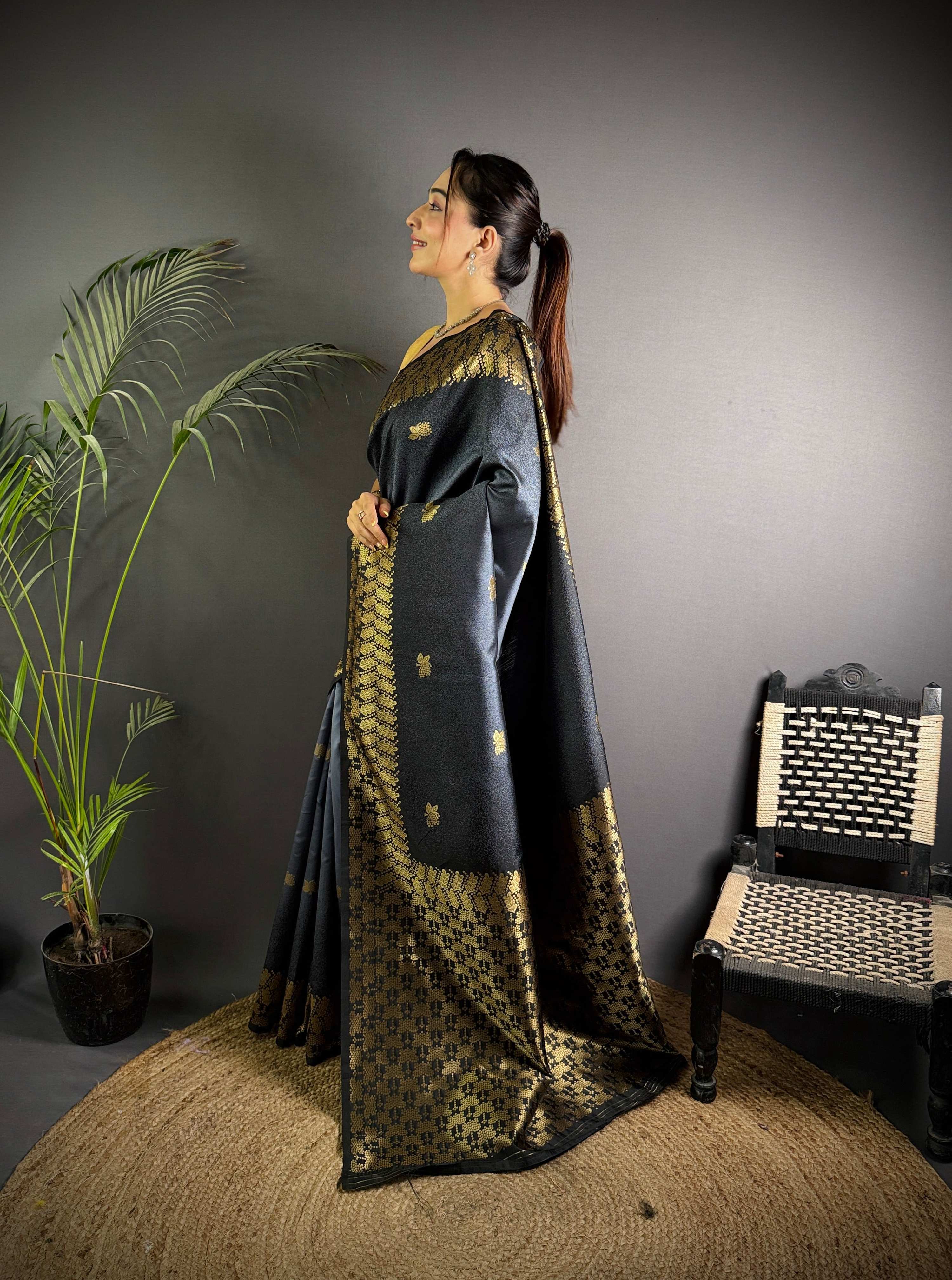 Sonakshi Women'S Grey Ikkat Silk Zari Woven Traditional Saree With Blouse | Grocsy