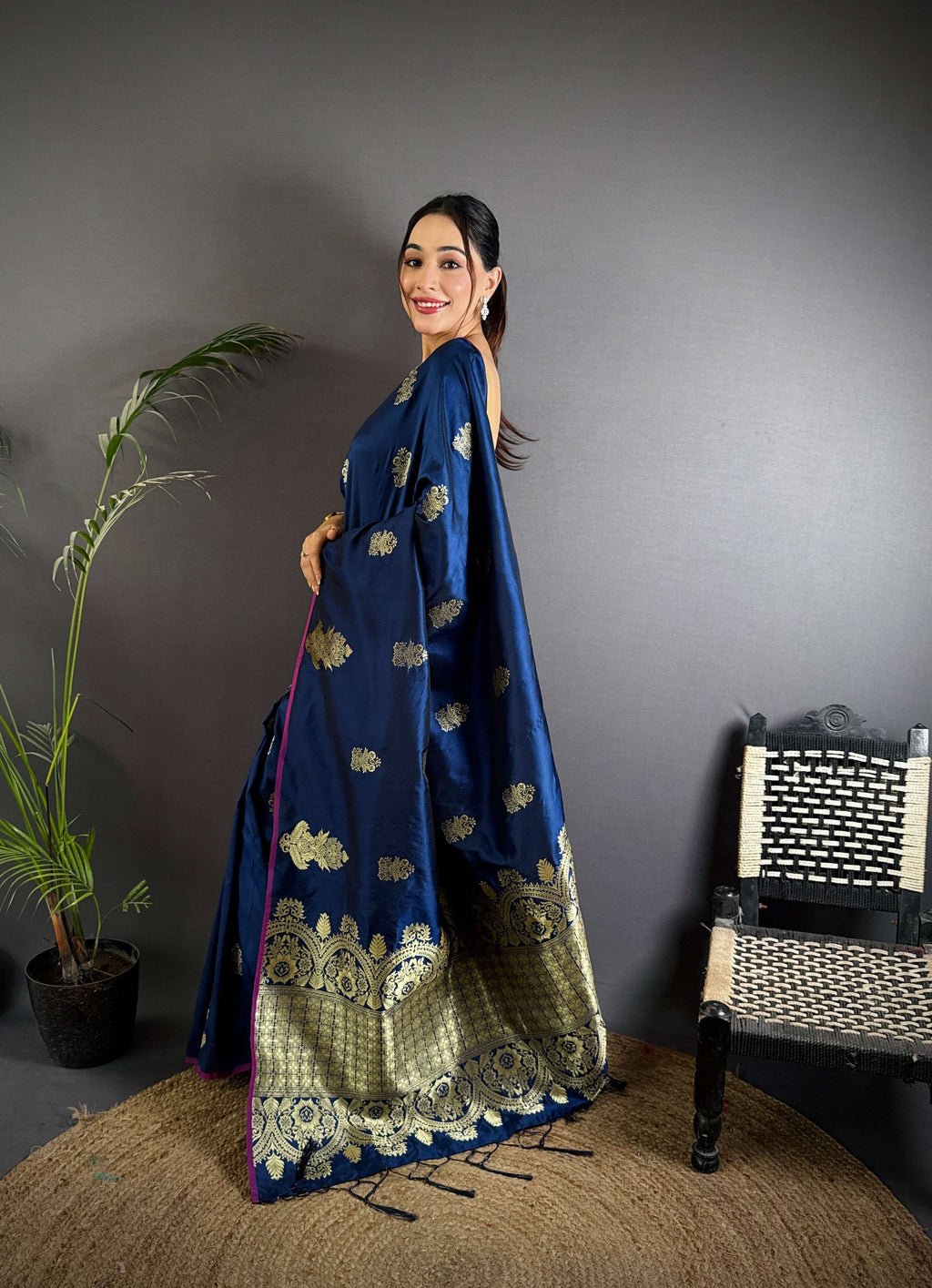 Sonakshi Women'S Blue Pure Lichi Silk With Weaving Zari Traditional Saree With Blouse | Grocsy