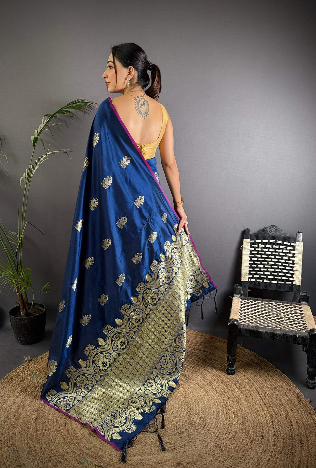 Sonakshi Women'S Blue Pure Lichi Silk With Weaving Zari Traditional Saree With Blouse | Grocsy