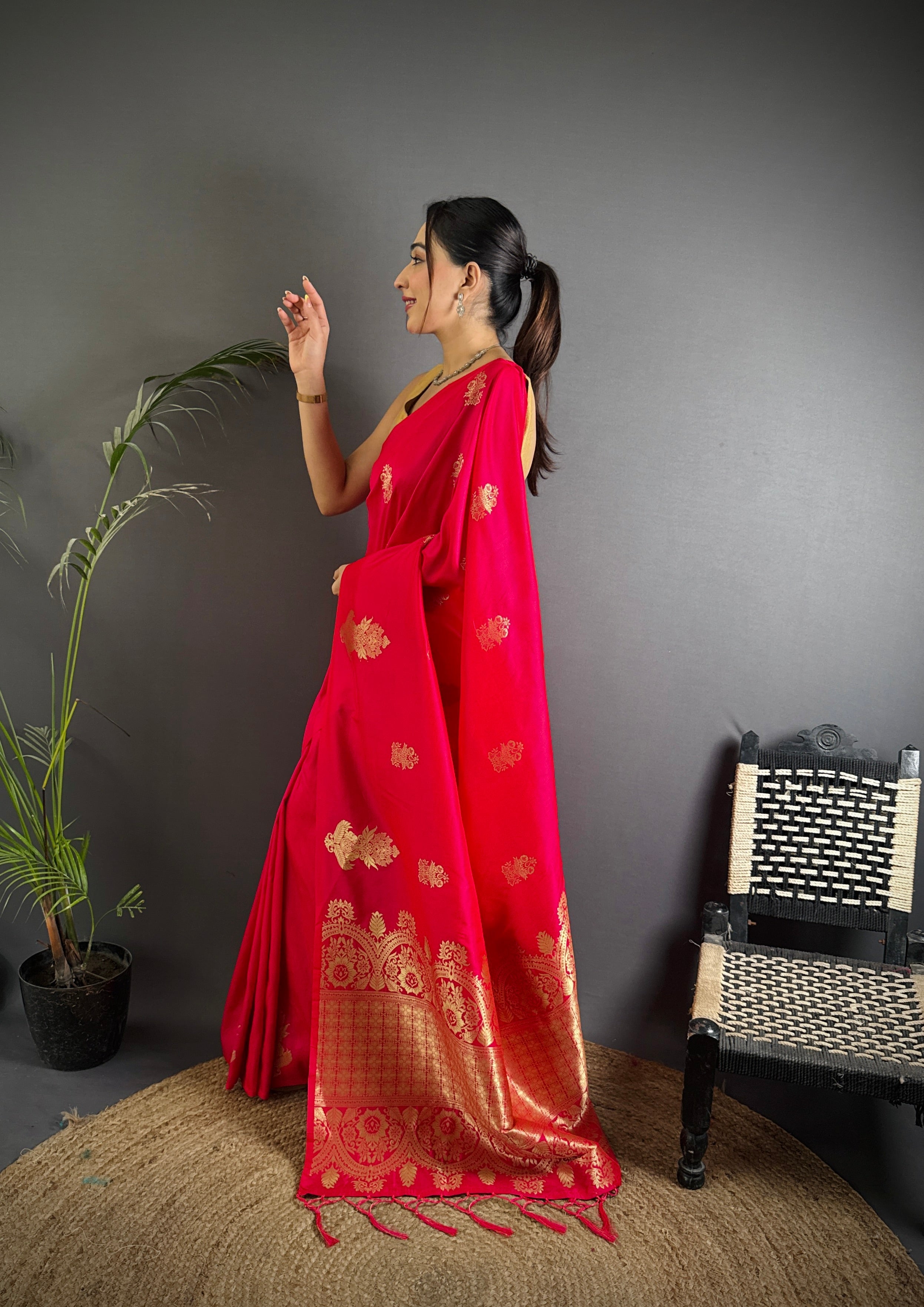 Sonakshi Women'S Ranipink Pure Lichi Silk With Weaving Zari Traditional Saree With Blouse | Grocsy