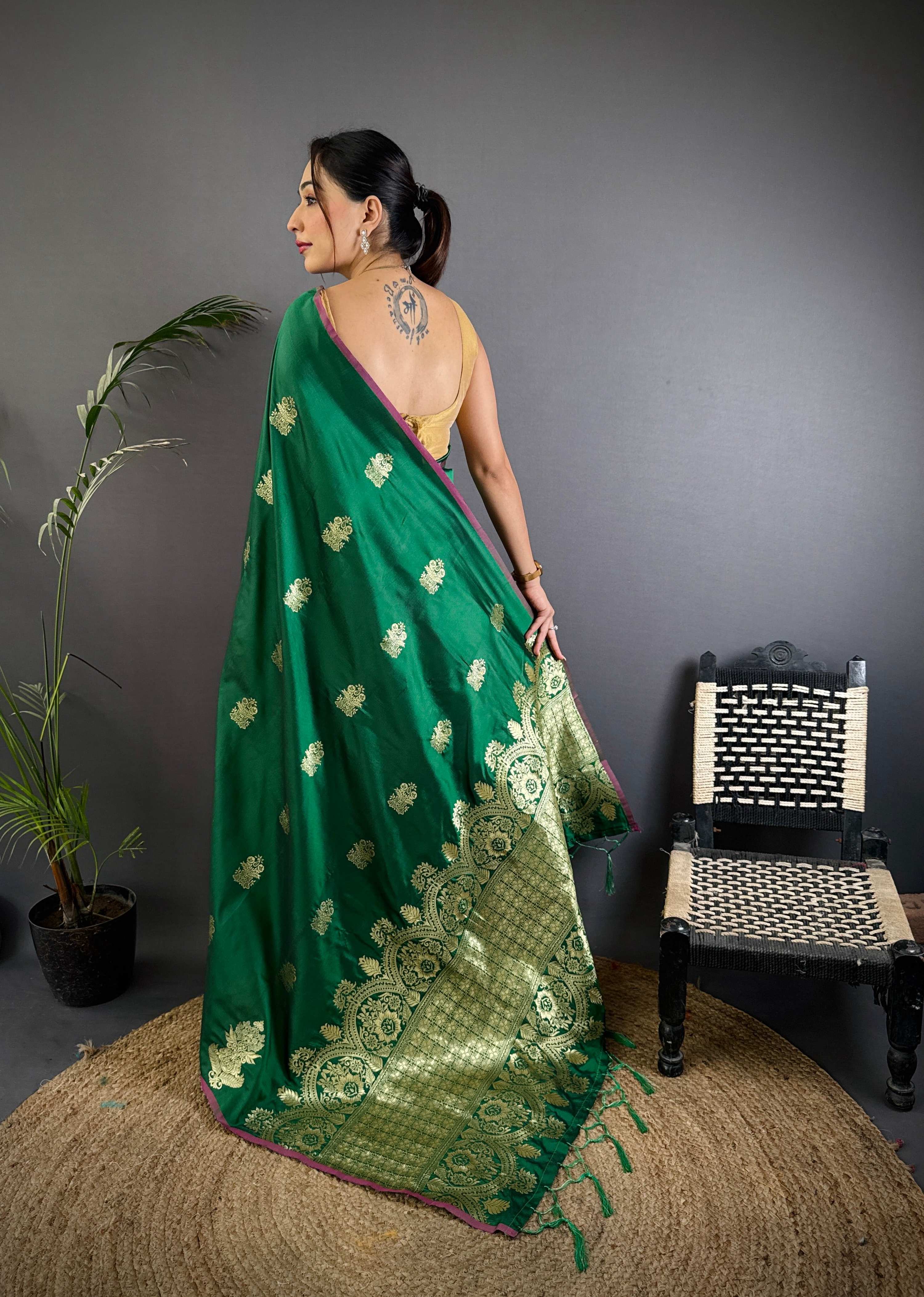 Sonakshi Women'S Ramagreen Pure Lichi Silk With Weaving Zari Traditional Saree With Blouse | Grocsy