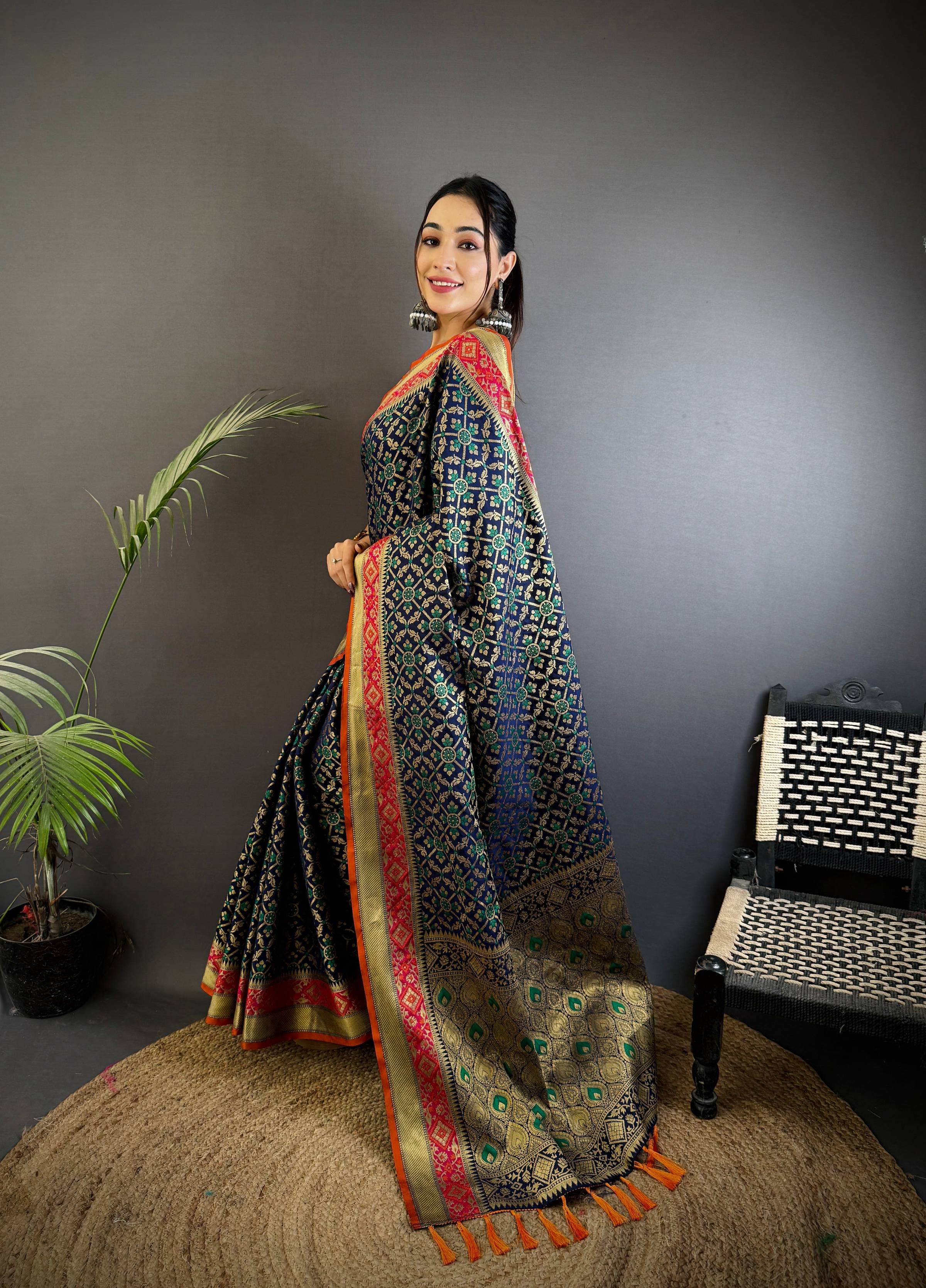 Sonakshi Women'S Black Banarasi Soft Patola Silk With Meena & Zari Weaving Traditional Saree With Blouse | Grocsy