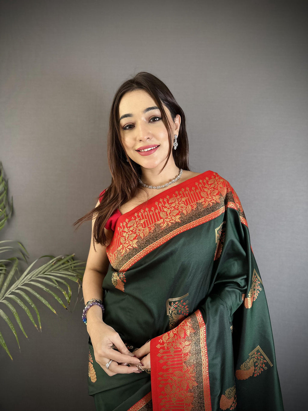 Sonakshi Women'S Black Pure Soft Banarasi Silk With Contrast Weaving Border And Pallu Traditional Saree With Blouse | Grocsy