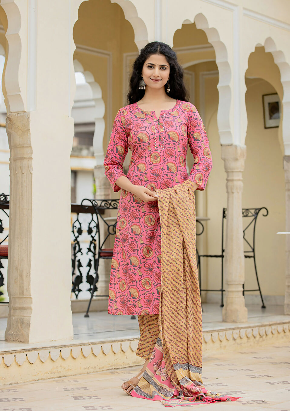 Kaajh Women's Pink Cotton Floral Printed Kurta Pant With Dupatta Set | Grocsy