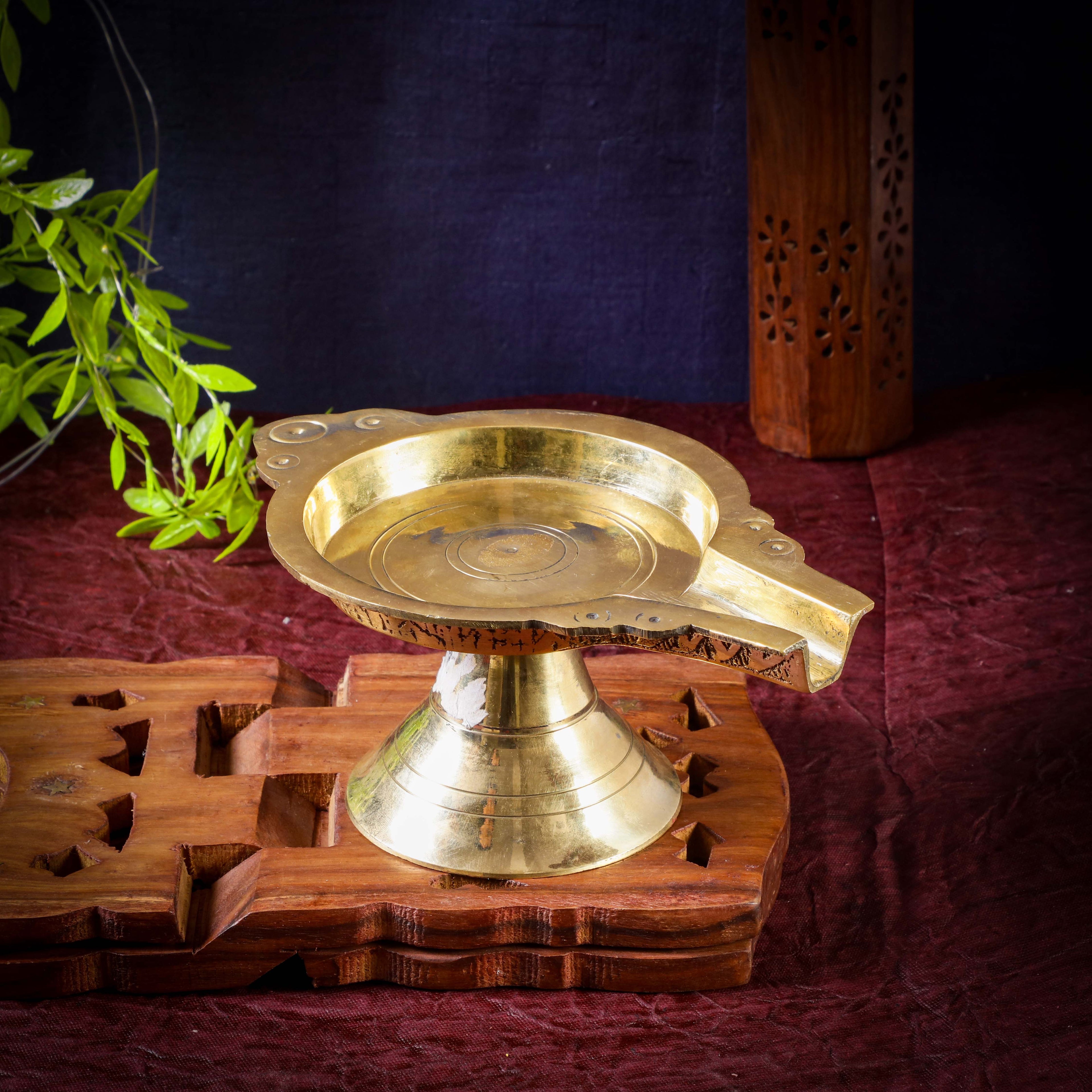 Sri Rudra Abhishekam Stand Small (SR 03565) | Grocsy